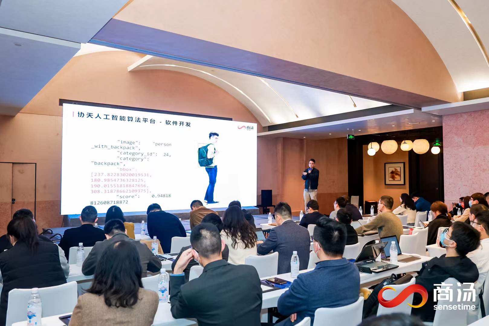 壹玖玖陆2025-10-1017.13.36