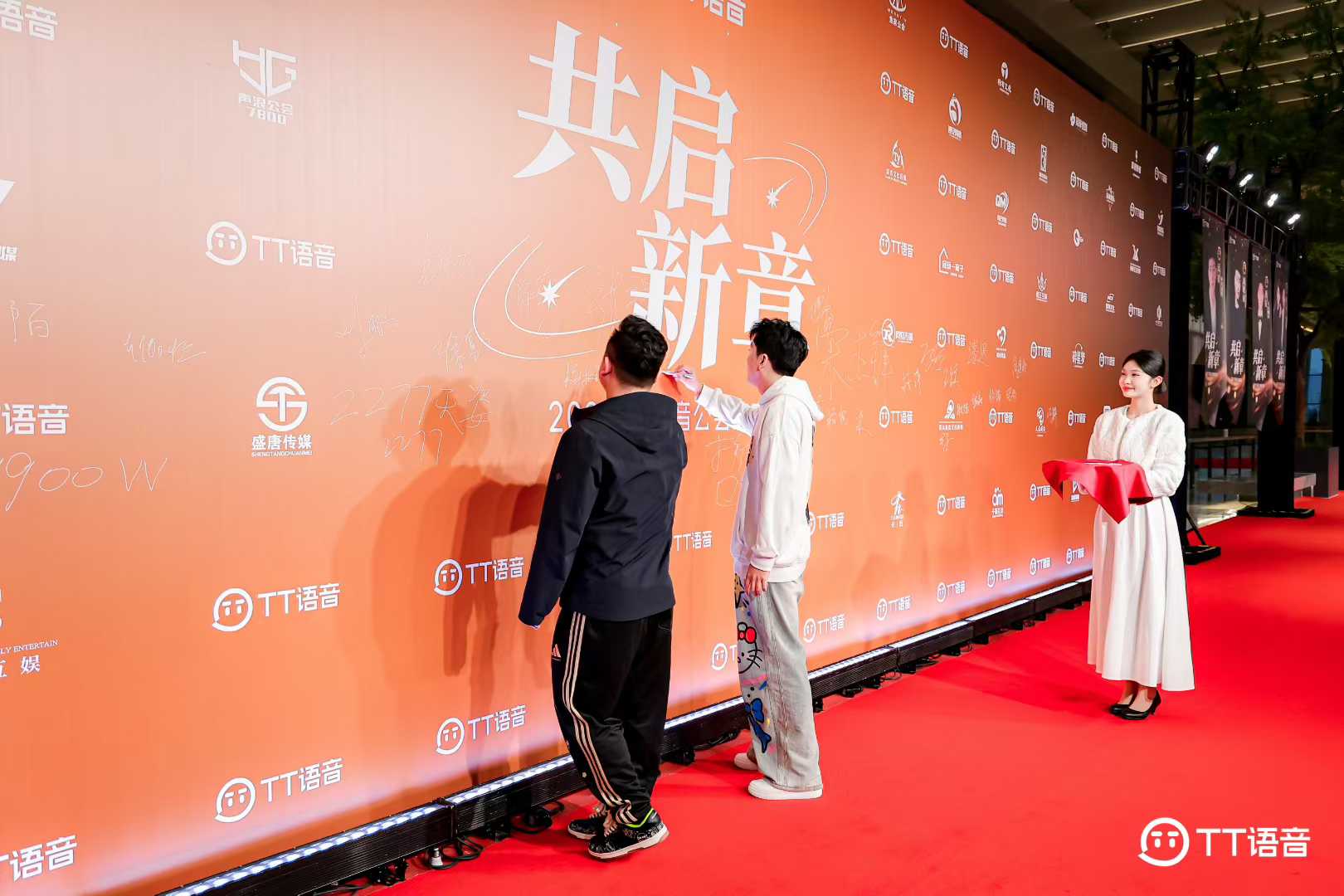 93b8494b1448430fb2fa369a0ee70861